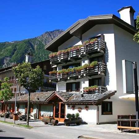 Hotel Les Jumeaux Курмайор Екстер'єр фото