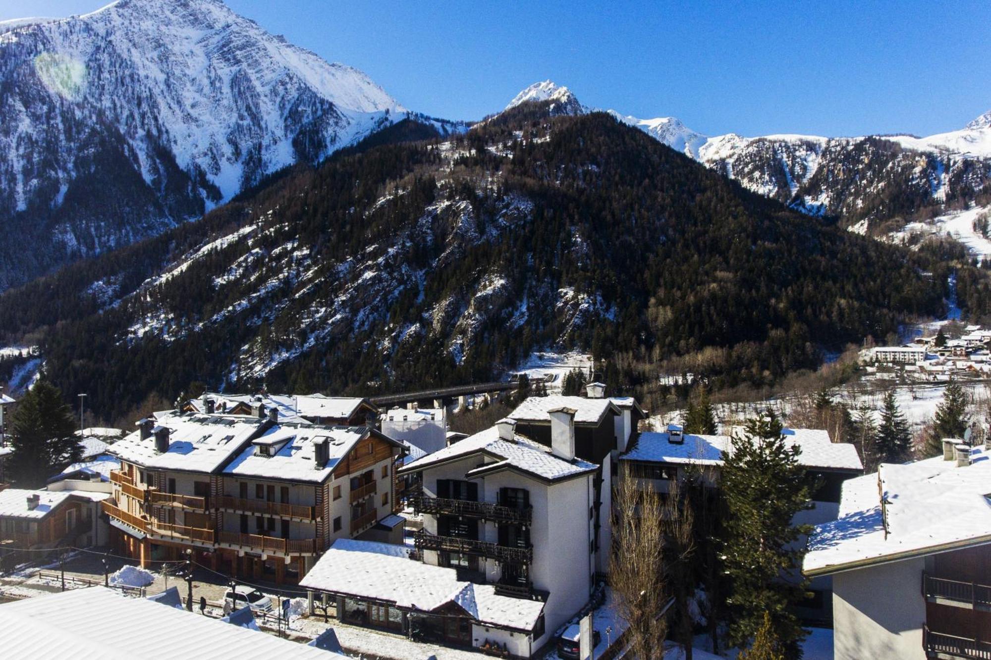 Hotel Les Jumeaux Курмайор Екстер'єр фото